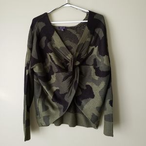 Twisted Knot Camo Print Sweater 🤎🖤